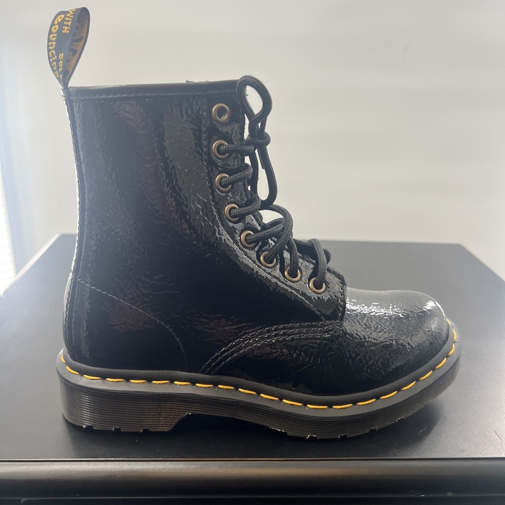 Dr. Martens 1460 Boots Women Size 5 Black Good Crinkle Patent Leather 8-Eye